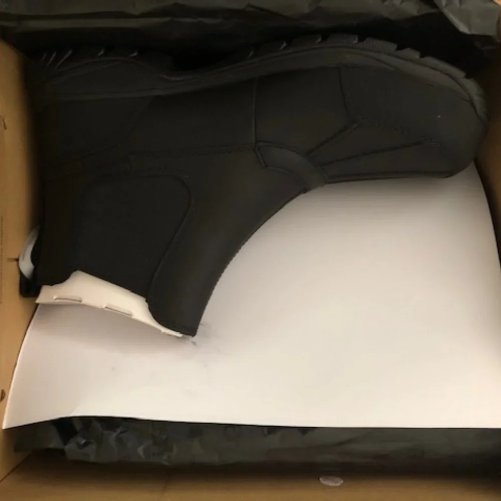 UGG Butte Chelsea leather fur waterproof black boot. Size: 11